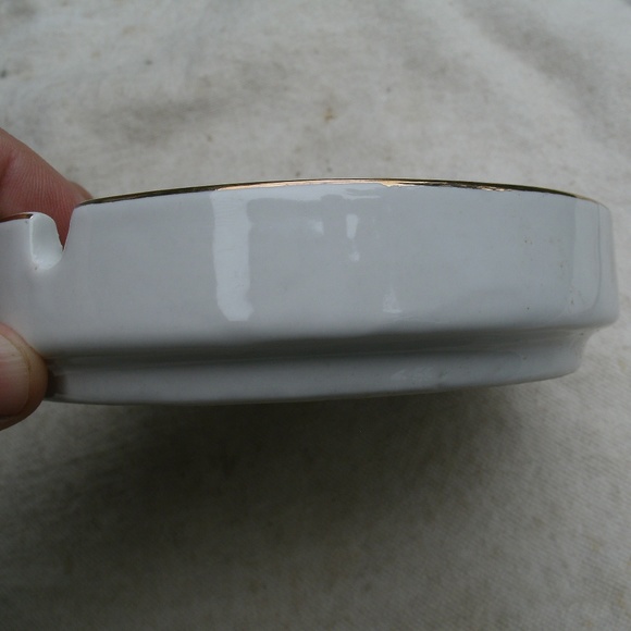 Doral Village of Tobaccoville NC ashtray - Picture 8 of 8